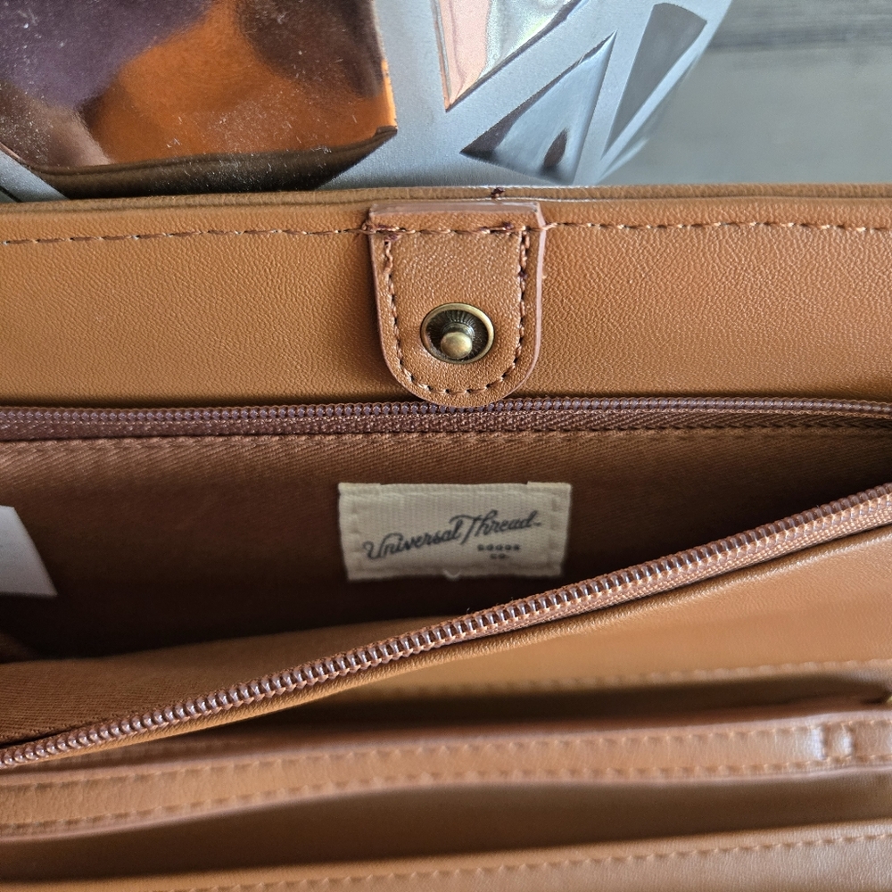 Universal Thread Wallet - Picture 2 of 7